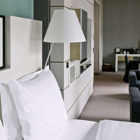 Sofitel Hamburg Alter Wall Exterior photo A room at the Hotel du Vin