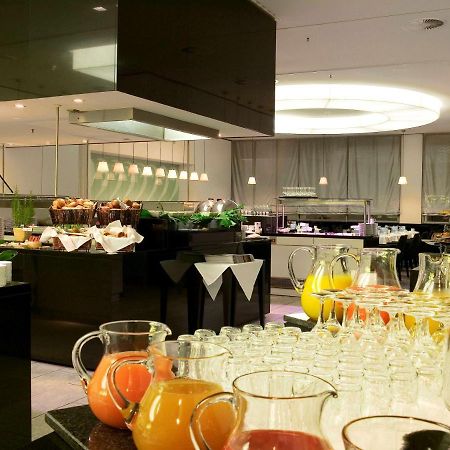 Sofitel Hamburg Alter Wall Exterior photo The buffet at the lounge