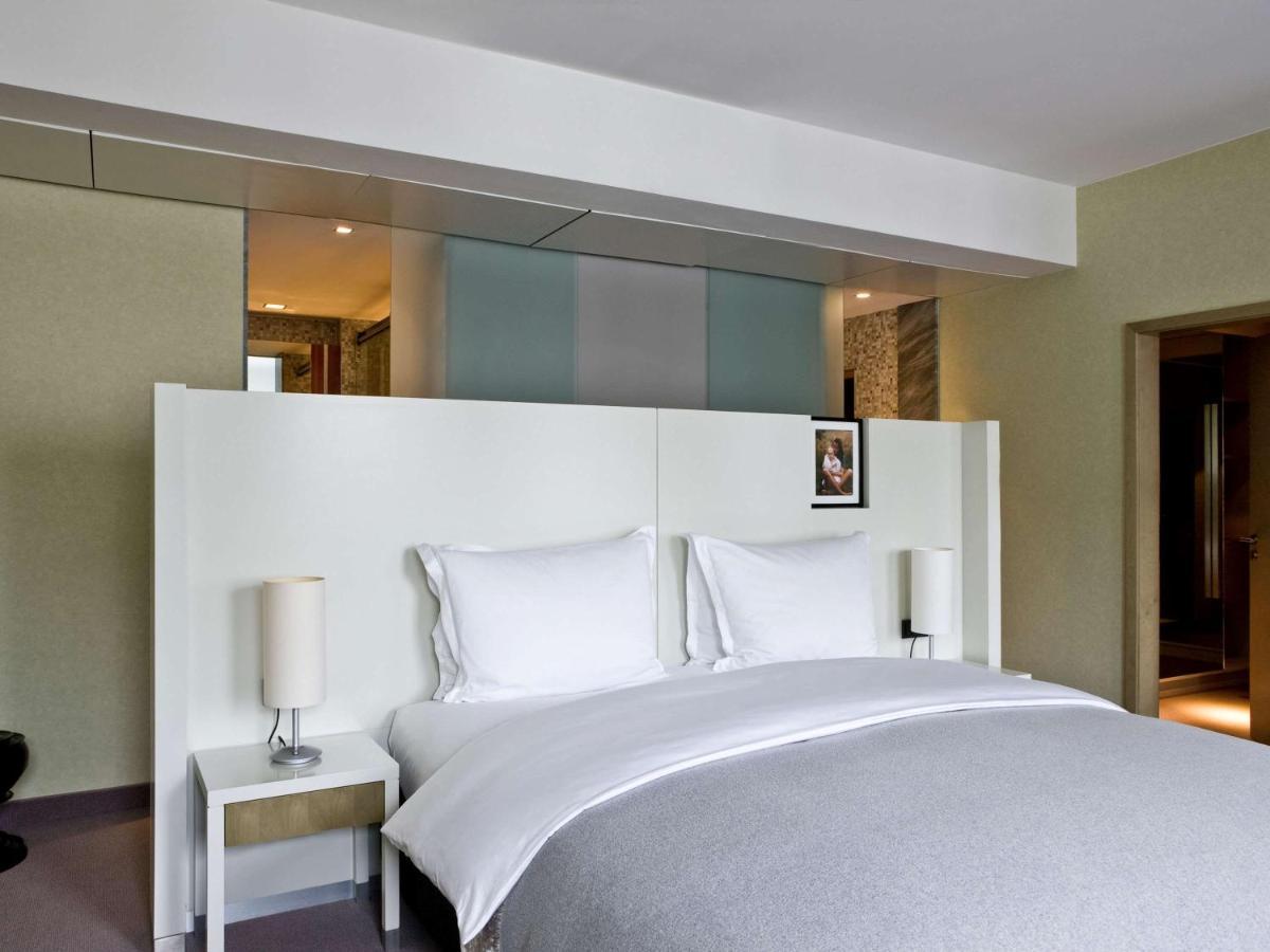 Sofitel Hamburg Alter Wall Exterior photo A bedroom at the hotel