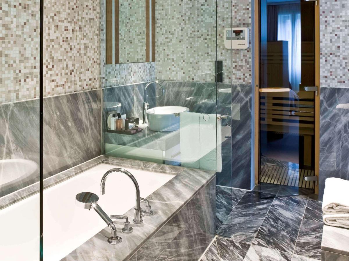 Sofitel Hamburg Alter Wall Exterior photo Bathroom