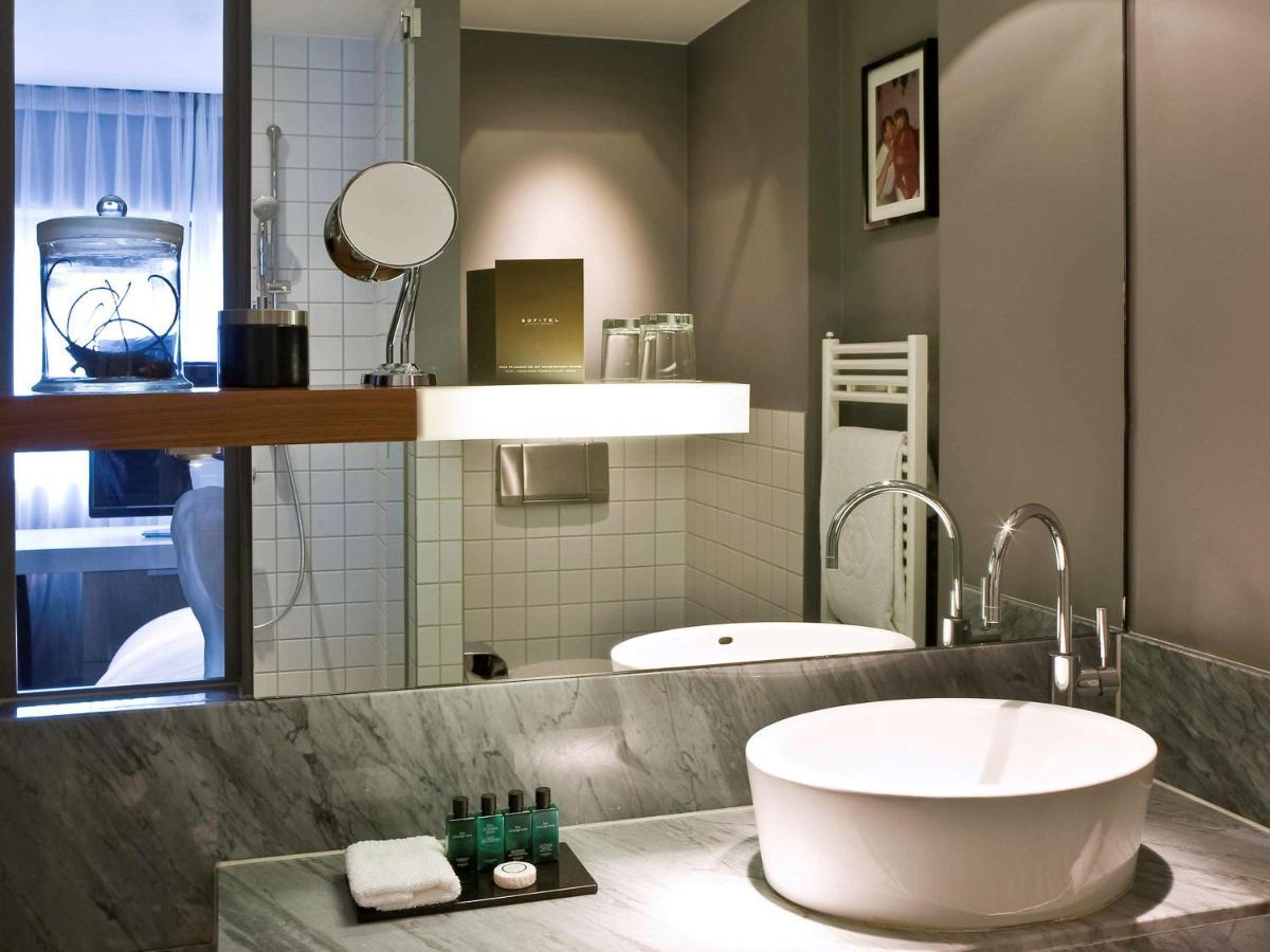 Sofitel Hamburg Alter Wall Exterior photo Bathroom