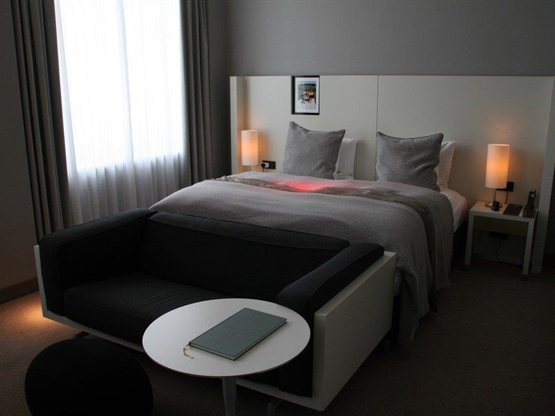 Sofitel Hamburg Alter Wall Exterior photo A room at the hotel