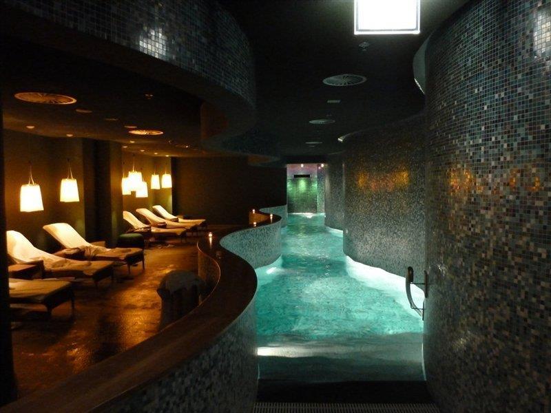Sofitel Hamburg Alter Wall Exterior photo The spa at The Landmark