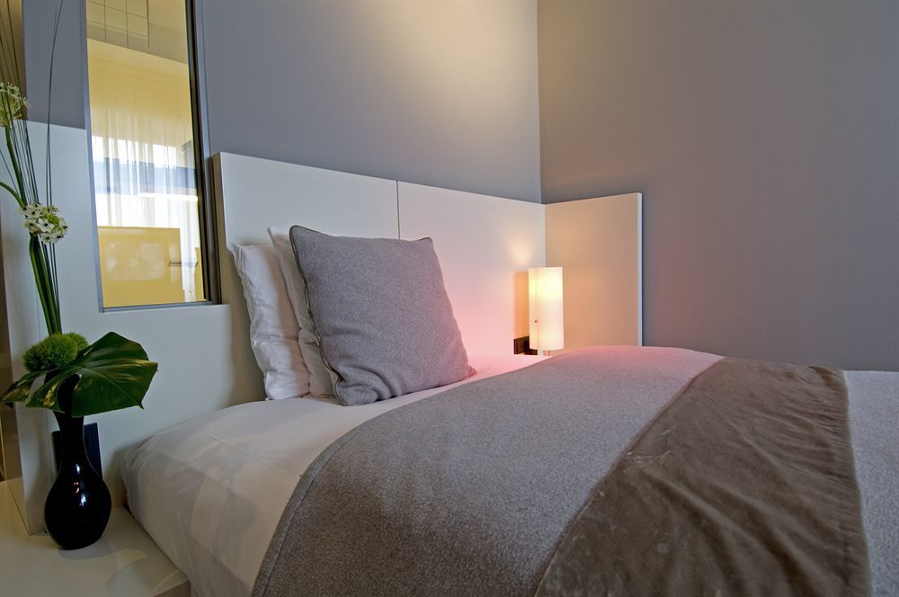Sofitel Hamburg Alter Wall Exterior photo A bedroom